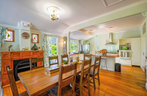 Dairy Flat House | Horse Club Owner's Secret Garden with 3 Bedrooms