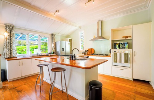 Dairy Flat House | Horse Club Owner's Secret Garden with 3 Bedrooms