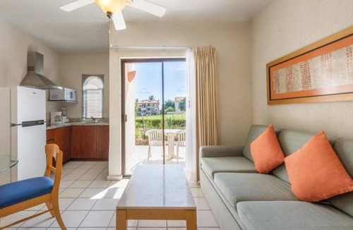 Campo de Golf Fonatur Hotel | Hotel ∙ Magnificent 1BR Condo Steps to Las Palmas Park