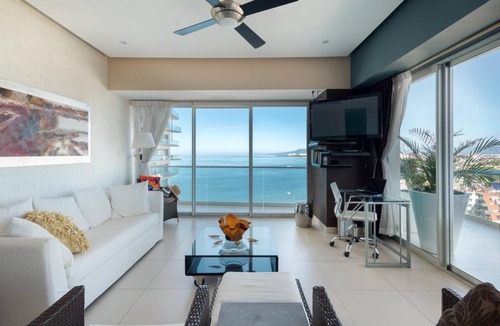 North Hotel Zone Apartment | ICONTower2-1401 Icon - Panoramic Views Ocean, Beach, Best Pool