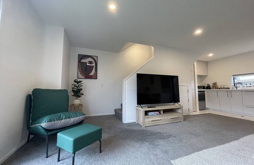 Riccarton House | Incredible Getaway by Hagley Park!