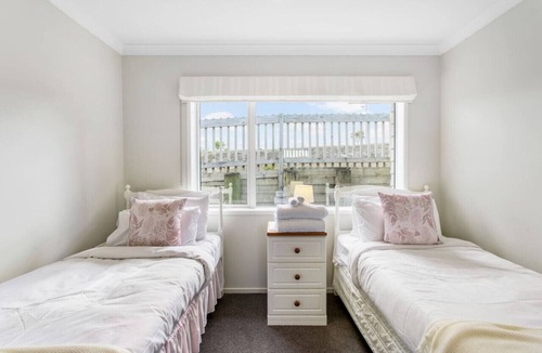 Orewa Apartment | Jewel of Orewa with pool, spa and ocean views