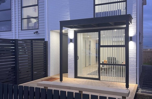 Takanini House | Kapia House,Great location for Airport, Botanical Garden, Town Centre.