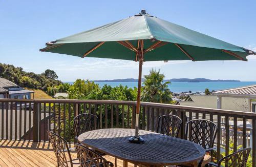 Snells Beach House | Kawau Vista - Snells Beach Holiday Home