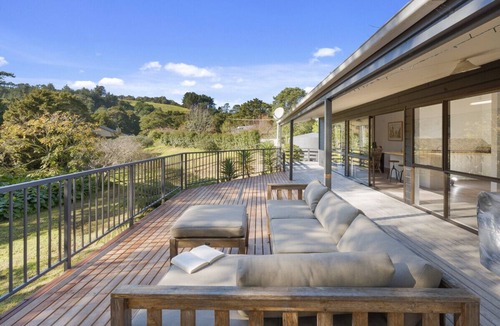 Matakana Cottage | Kereru Retreat - Matakana Holiday Home