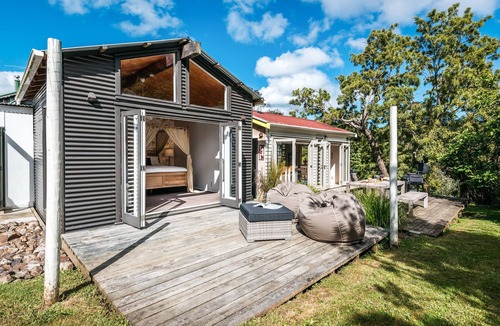 Ostend House | Kereru - Waiheke Holiday Home