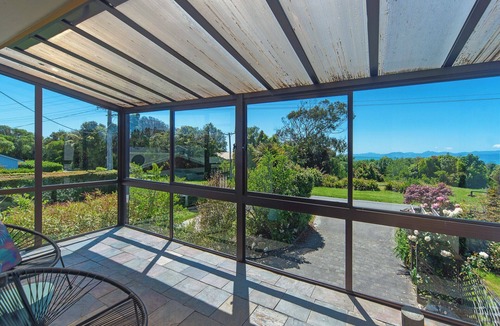 Tasman House | Kina Beach House Right By The Beach