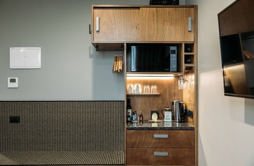 New Plymouth CBD Hotel | King and Queen Hotel Suites