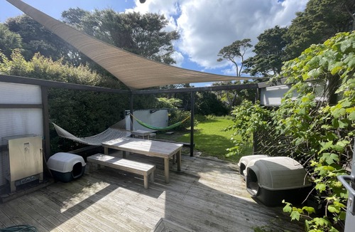 Algies Bay House | Kiwi Bach 5min stroll to the beach