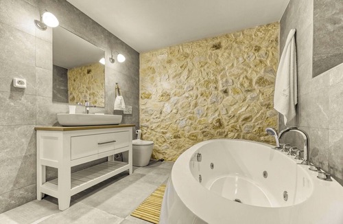 Delfoi Hotel | KOMODY