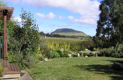 Mount Ruapehu Ski Area House | Kowhai Cottage Pukawa - Pet friendly at the lake