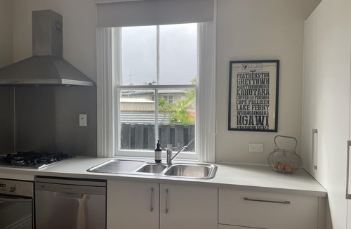 Martinborough House | La Rocque Cottage - Pretty, quiet and secluded. Short walk to the Square.