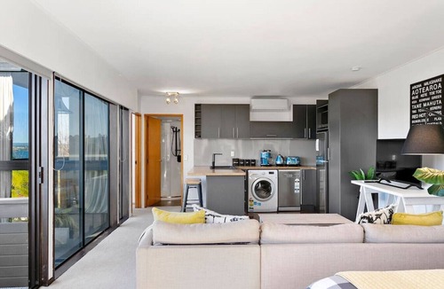 Taupo Apartment | Lago Vista - amazing lake views and location, spacious, private, modern and warm