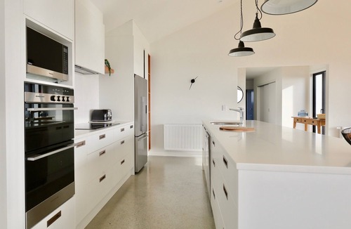 Te Anau Cottage | Lake House - Te Anau Holiday Home