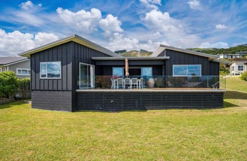 Kinloch House | Lake Life Kinloch - Taupo Holiday Home