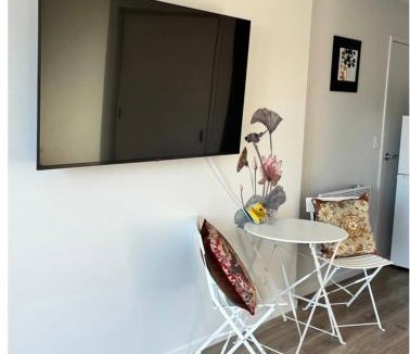 Two Mile Bay House | Lakeside cozy studio