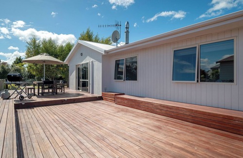 Wharewaka House | Lakeside Haven - Taupo Holiday Home
