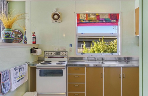 Motuoapa House | Lakeside Retreat - Motuoapa Holiday Home