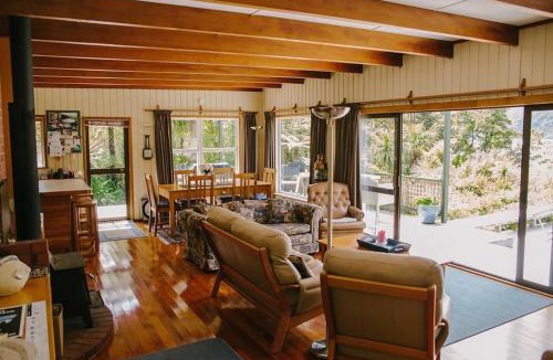 Penzance Bay House | Lanza Retreat - Penzance Bay, Tennyson Inlet Home
