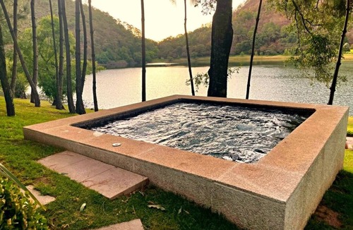 Mascota Ski Chalet | Lavish 4 Bedroom Chalet on Private Lake Resort