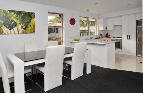Merivale Apartment | Leinster Villa: Spacious three bedroom apartment