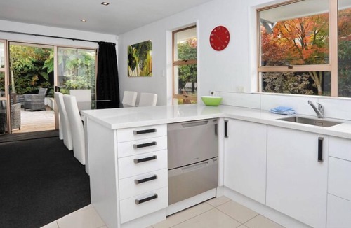 Merivale Apartment | Leinster Villa: Spacious three bedroom apartment