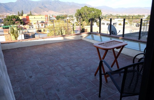 Luis Jimenez Figueroa House | Light, airy and modern comforts in the historic center