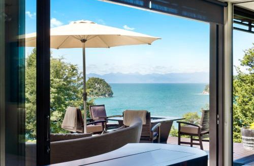 Ngaio Bay Cabin | Lodge by the beach - Luxury, Beach access, Ocean views, Private chef