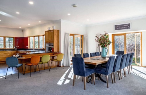 Solway Villa | Longbush Estate, Gladstone