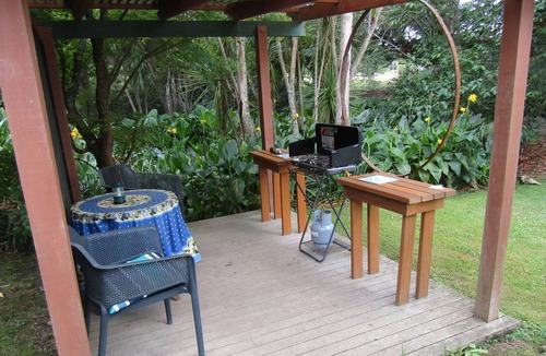 Kaipara Flats Cabin | Looking for a glamping experience with a difference? Try the Magnolia Room.