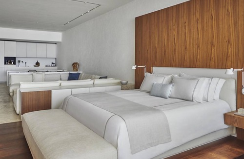 Zona Hotelera House | Los Cabos Comfort: Short Drive to Acapulquito Beach! 5 Pools, Free Parking!