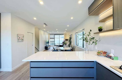 Greenlane Condo | Lux 4B Holiday House in Greenlane - ASBshowgrounds