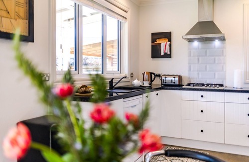 Martinborough Cottage | Luxury Accomodation on 26Rows Vineyard.