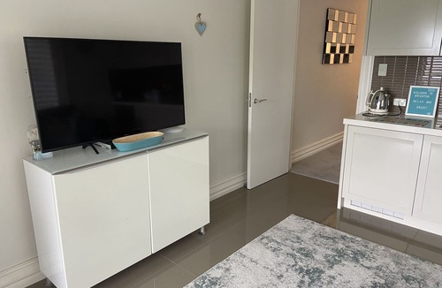 Mairangi Bay Apartment | Luxury Clifftop Guest Suite By The Sea