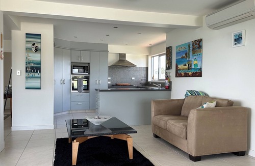 Tindalls Beach House | LUXURY CLIFFTOP " RETREAT " in TINDALLS BAY, WHANGAPARAOA PENINSULAR