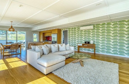 Karkari Peninsula House | Luxury Executive 4 Bedroom Holiday Home
