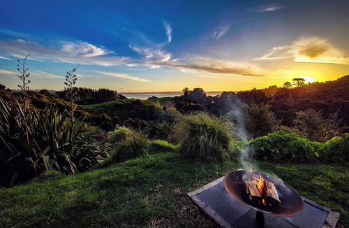 Te Mata House | Luxury off-grid rural retreat with harbour views - 24 acres all to yourself!