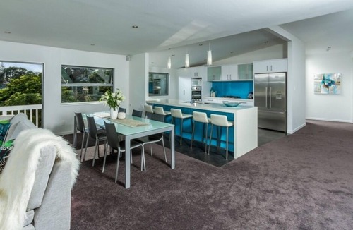 Mairangi Bay House | Luxury Paradise by the Sea