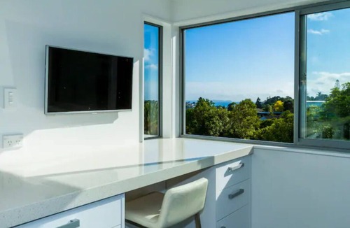 Mairangi Bay House | Luxury Paradise by the Sea