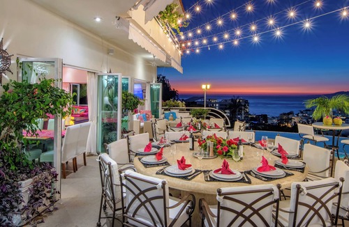 Alta Vista Villa | Luxury Retreat Casa Yvonneka 5 Star 6 Bedrooms Entire Villa