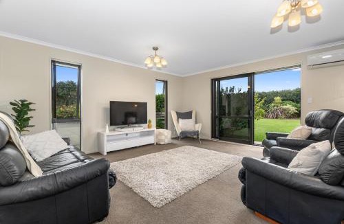 Waipu House | Magical Waipu - Central Family Holiday Home