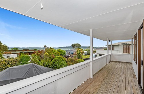 One Tree Point House | Manaia View - One Tree Point Holiday Home