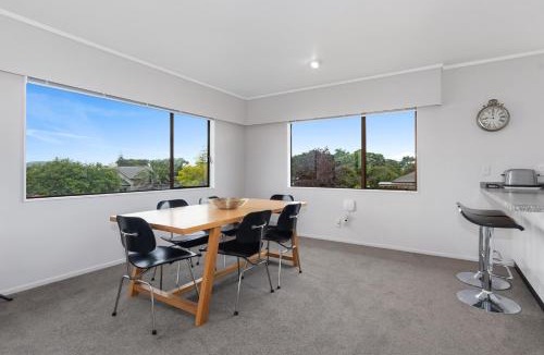 One Tree Point House | Manaia View - One Tree Point Holiday Home