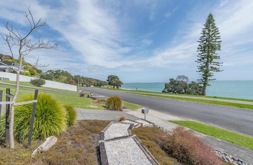 Maraetai Apartment | Maraetai Couples Retreat - Omana Beach Apartment