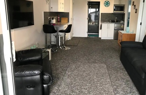 Stanmore Bay Apartment | Marlee Apartment