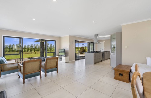 Dyerville House | Meadowscape Hideaway - Martinborough Holiday Home