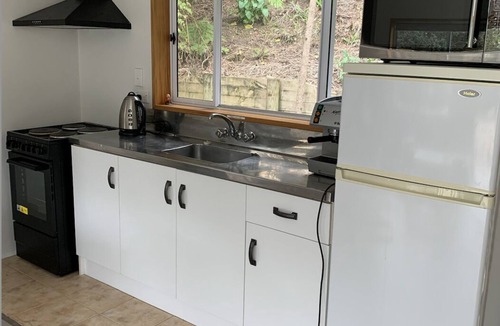 Kawau Island Cottage | Moana Cove Lodge - cottage unit Kereru Cottage