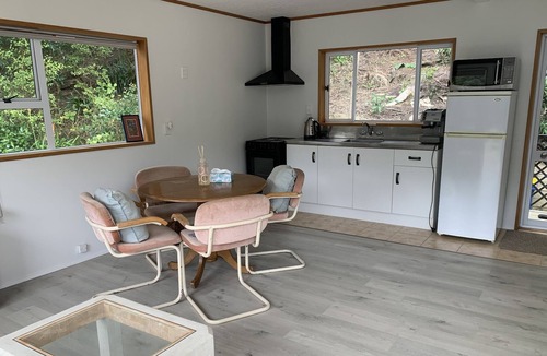 Kawau Island Cottage | Moana Cove Lodge - cottage unit Kereru Cottage