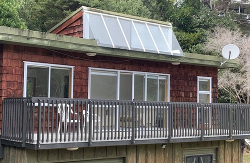 Kawau Island Cottage | Moana Cove Lodge - cottage unit Kereru Cottage