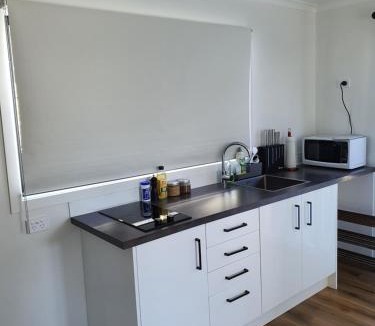 Trentham House | Modern 1 bedroom guest house